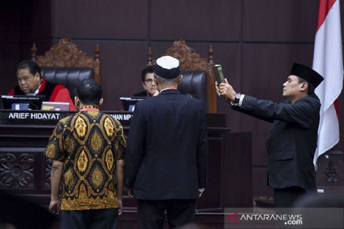 Sidang MK, dua orang ahli dihadirkan pemohon