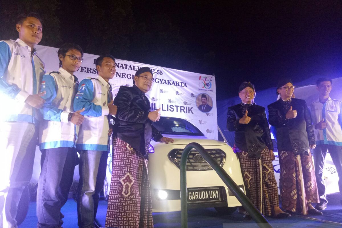 Menristekdikti meluncurkan mobil listrik Universitas Negeri Yogyakarta