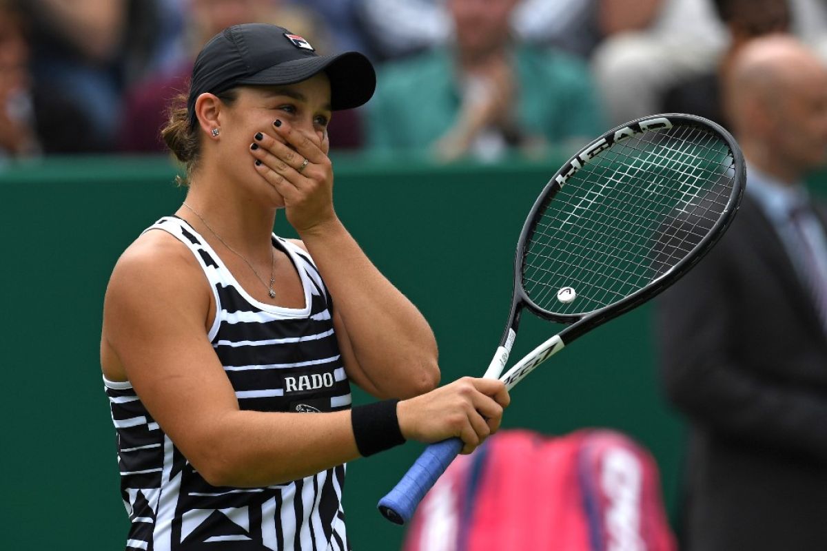 Barty  mengundurkan diri dari Eastbourne karena cedera lengan