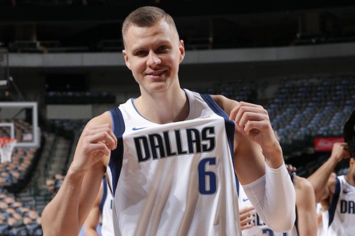 Mavericks menyodorkan kontrak maksimal untuk Porzingis