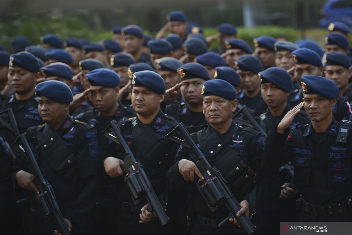 Antisipasi kelompok kriminal bersenjata di Papua, 100 personel Brimob dikirim dari NTT