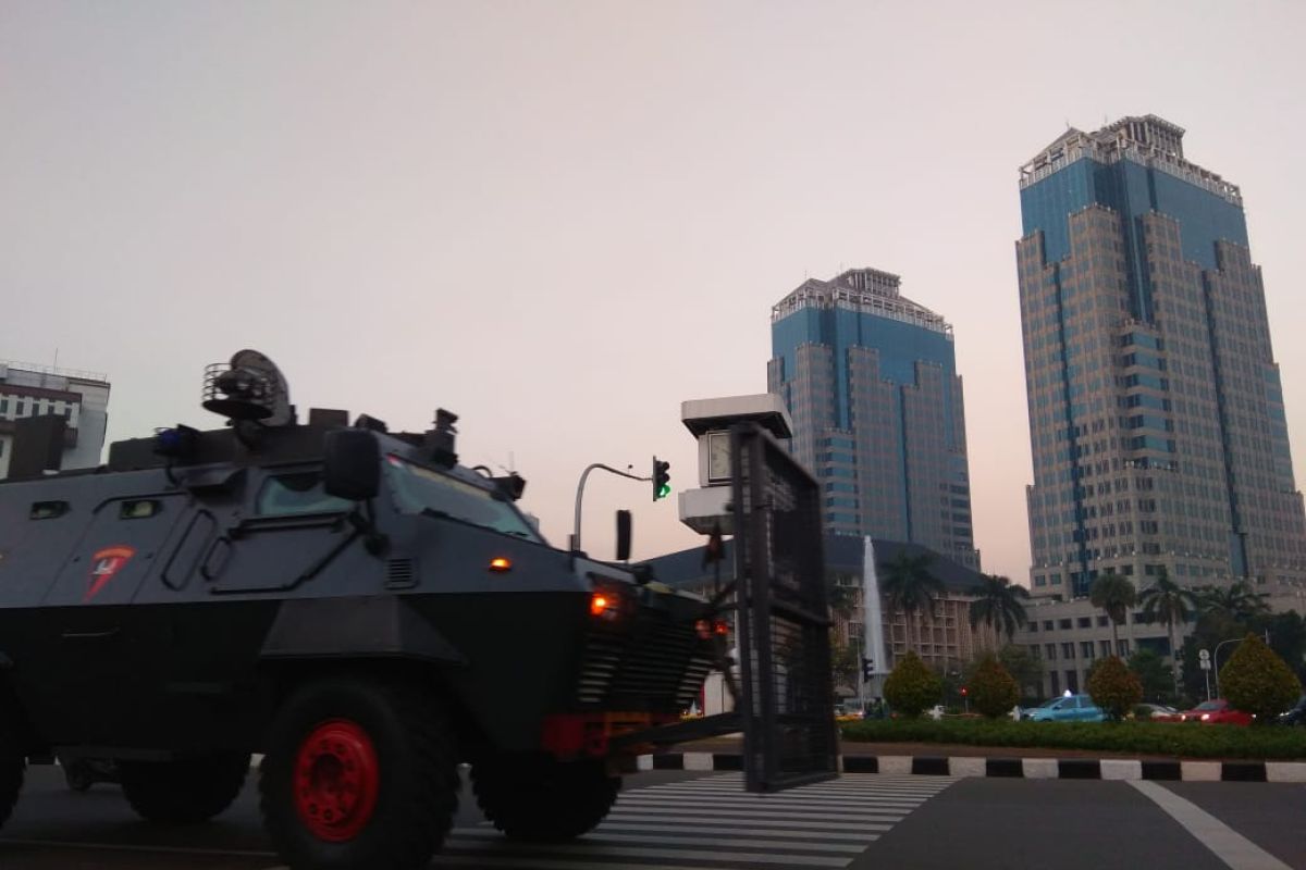 Ribuan polisi dan personel TNI bersiaga di silang Monas