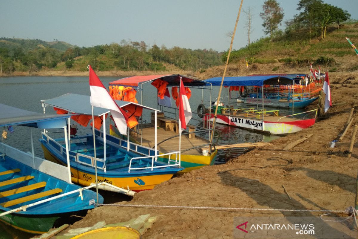 Bisnis perahu wisata di Bendungan Logung cukup menjanjikan