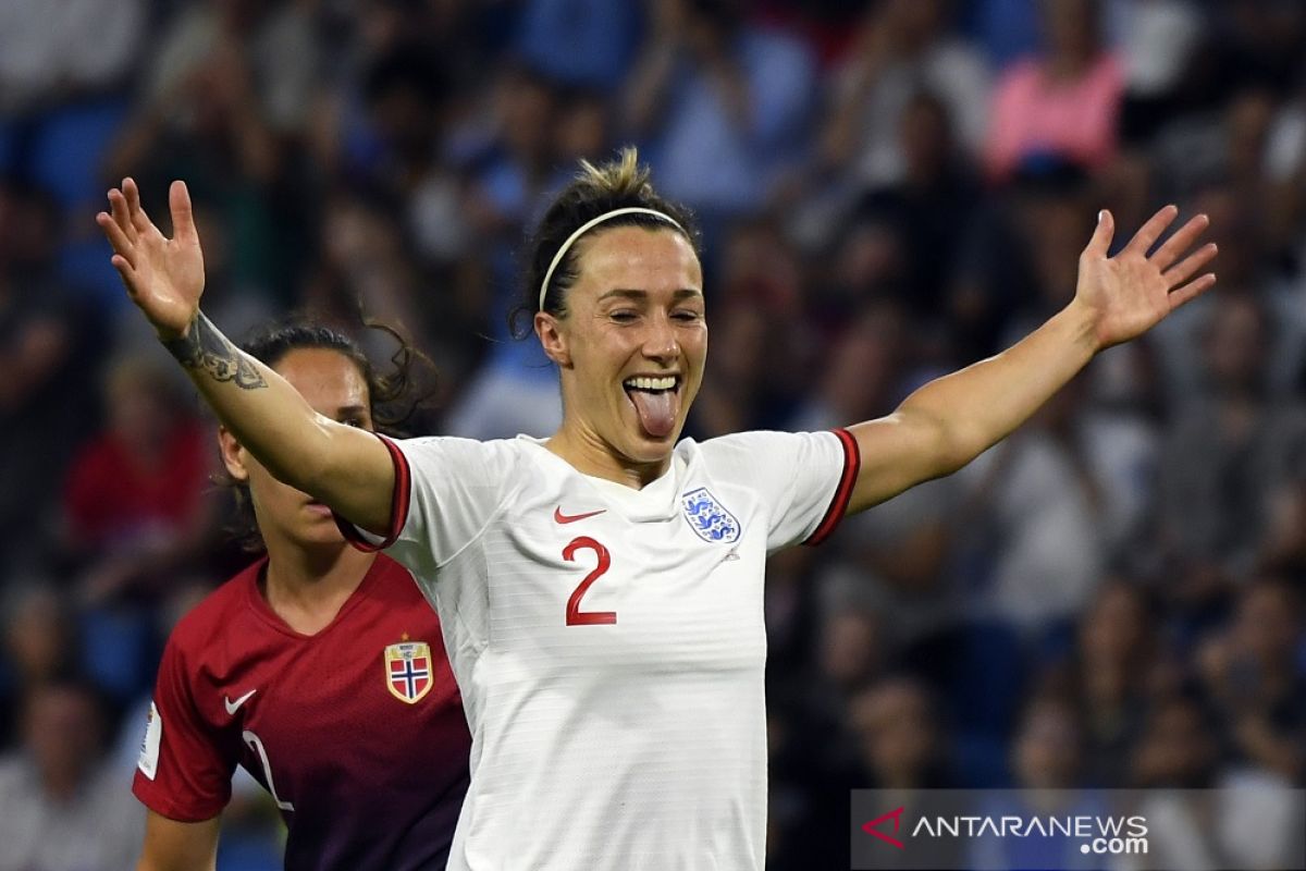 Bintang kemenangan Inggris, Lucy Bronze tuai pujian Phil Neville