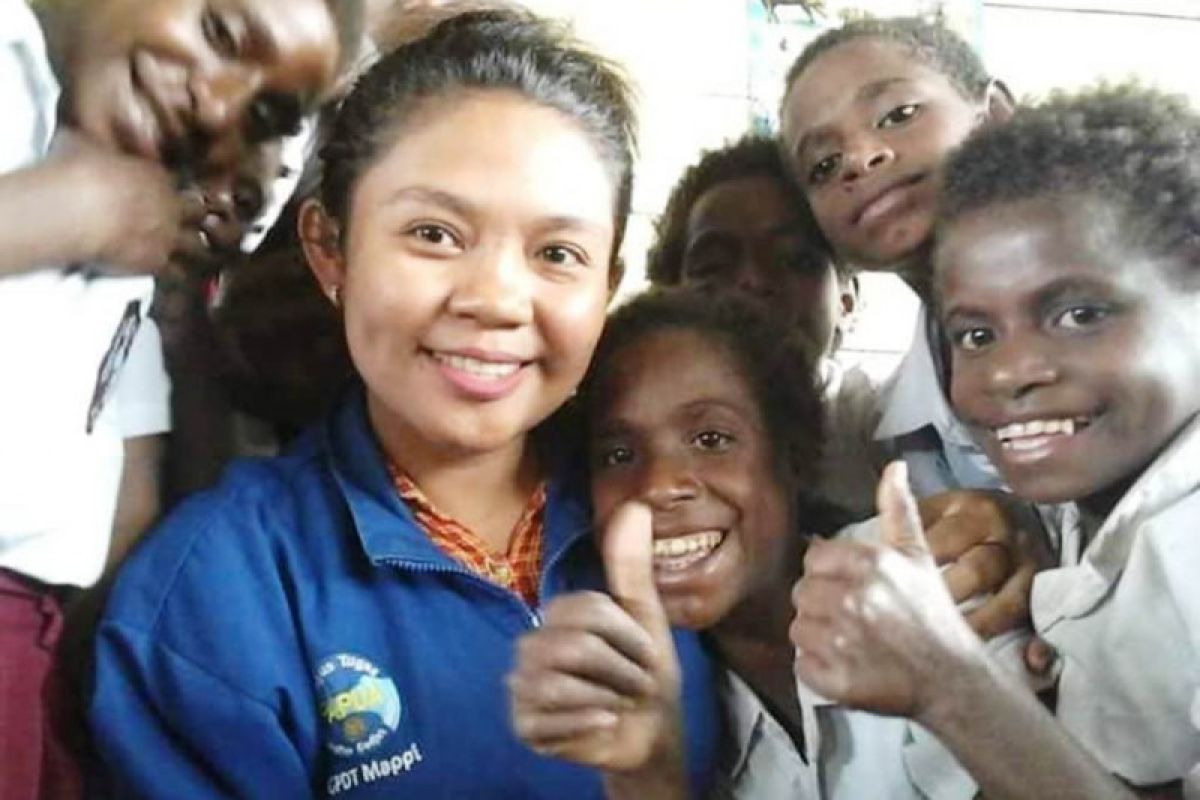 Diana Cristian, guru yang prihatin dengan anak usia sekolah di Papua