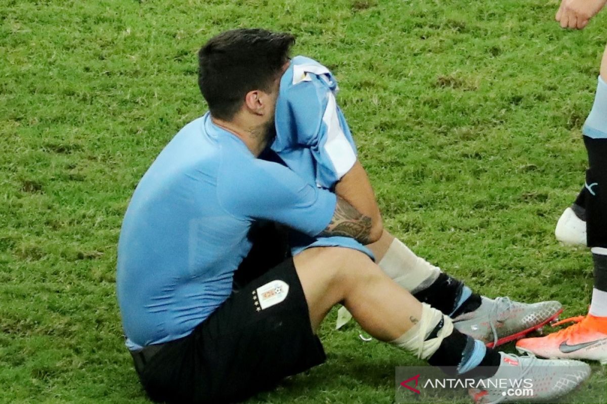 Suarez sembunyikan tangis usai Uruguay tersingkir