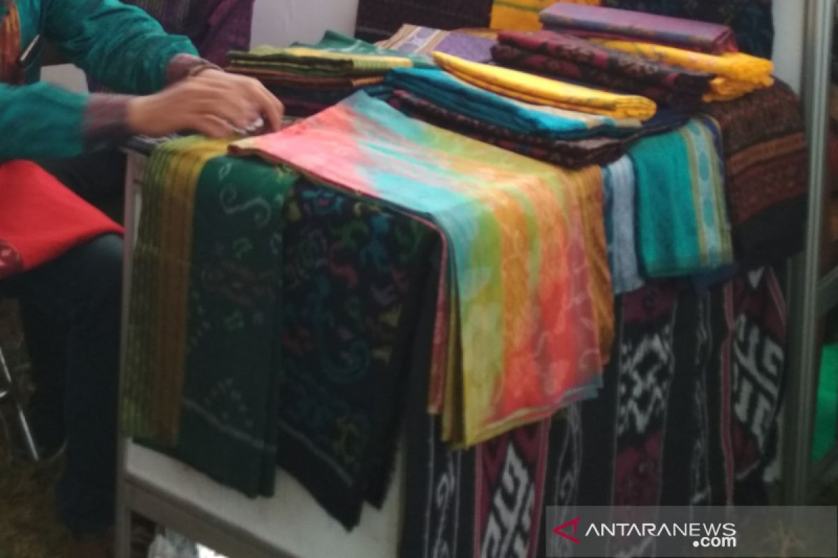 Penenun troso Jepara bantah telah klaim motif tenun ikat Sumba