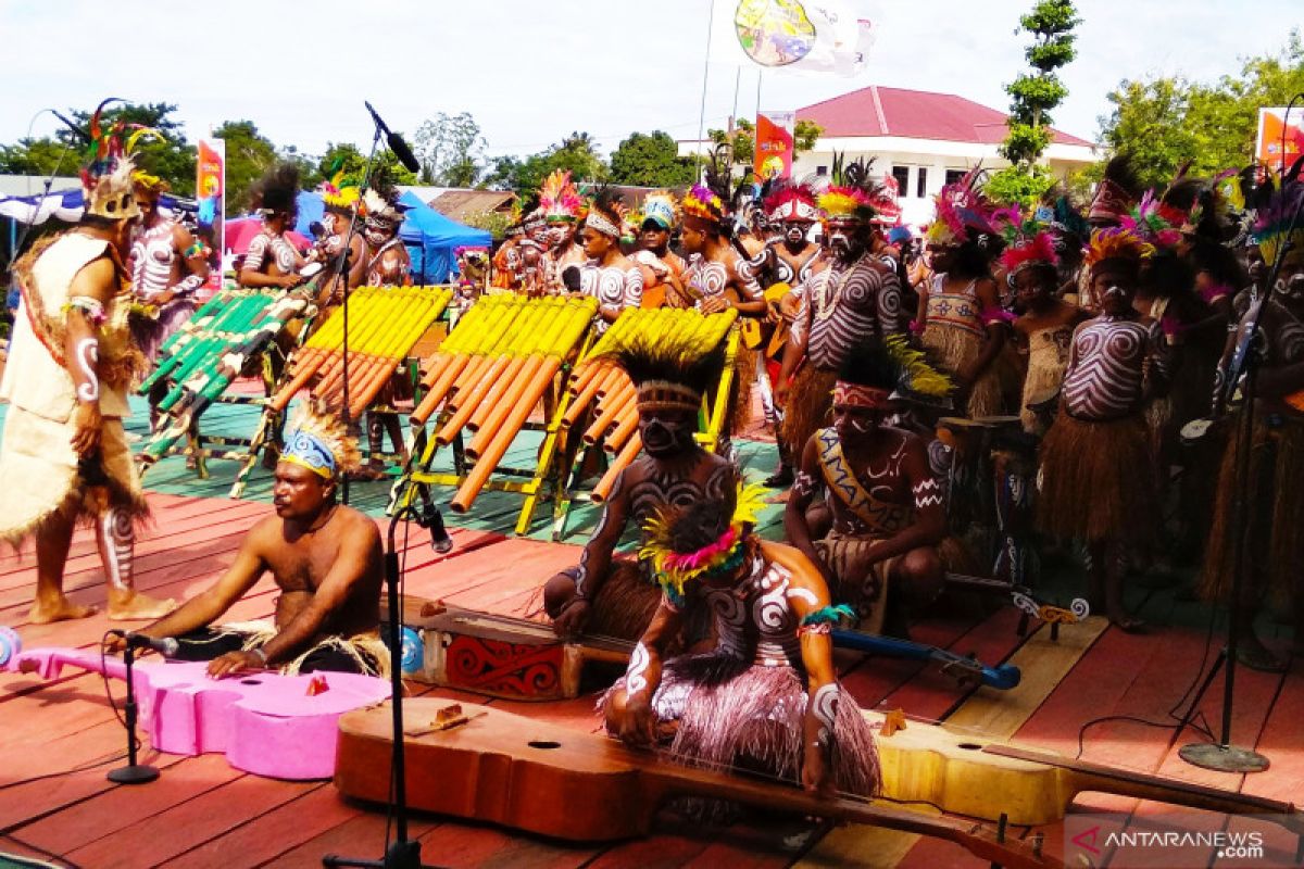 300 seniman tampilkan musik Aquistik Biak Harmoni di Festival BMW