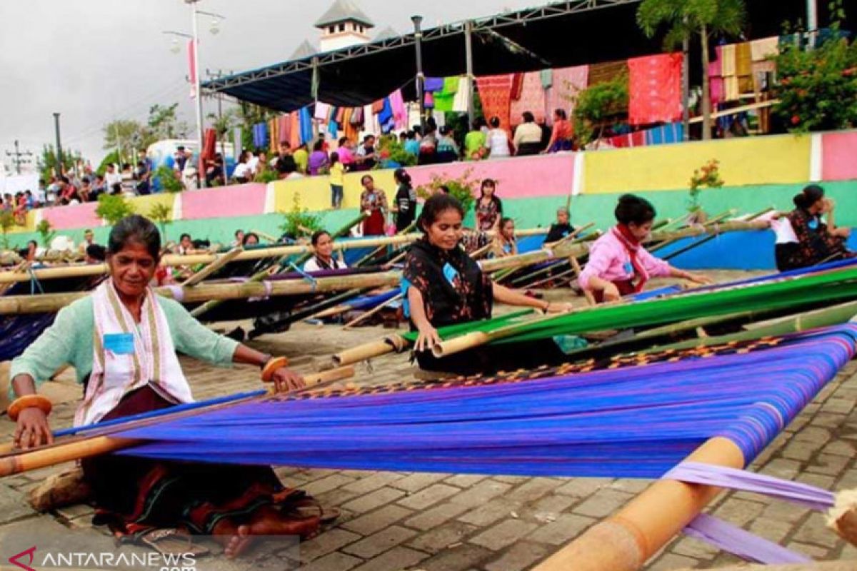 Apa kata Kadis Pariwisata NTT soal penjiplakan motif tenun Sumba