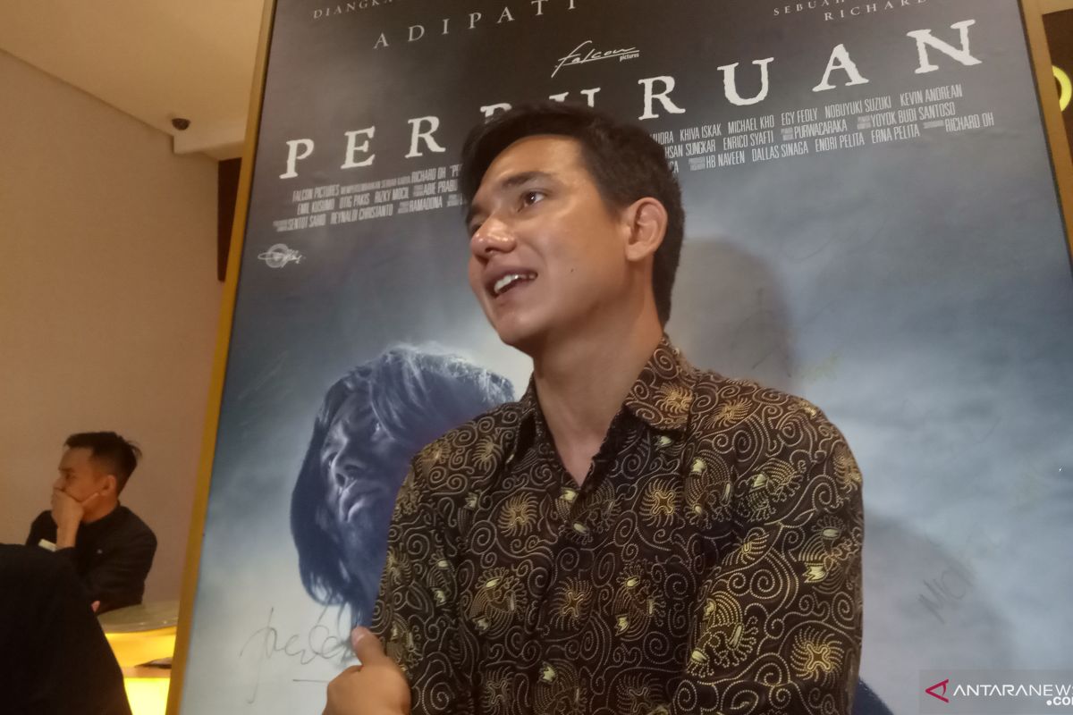 Adipati Dolken ingin jadi seorang sutradara