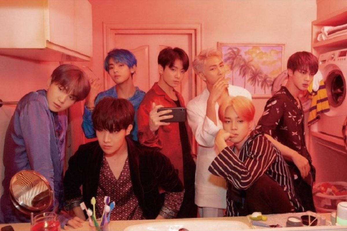 "Lights" BTS duduki puncak tangga lagu iTunes di seluruh dunia