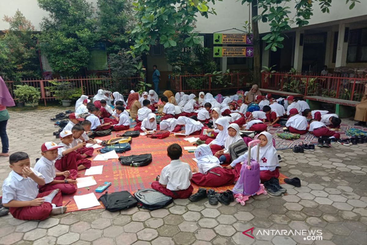 Polemik sistem zonasi, Anggota DPRD Riau usulkan sekolah swasta dapat BOSDA