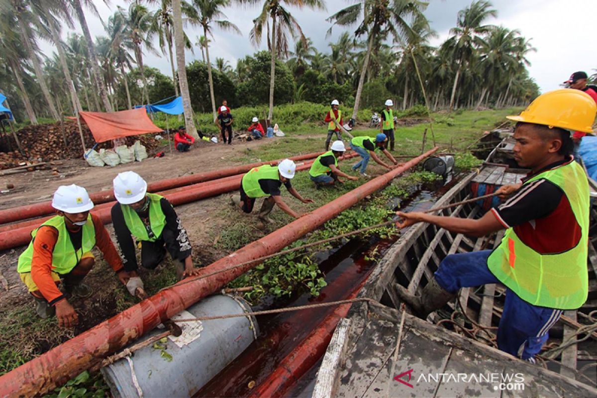 Target rampung tahun ini, rasio listrik desa di Riau capai 96,45 persen