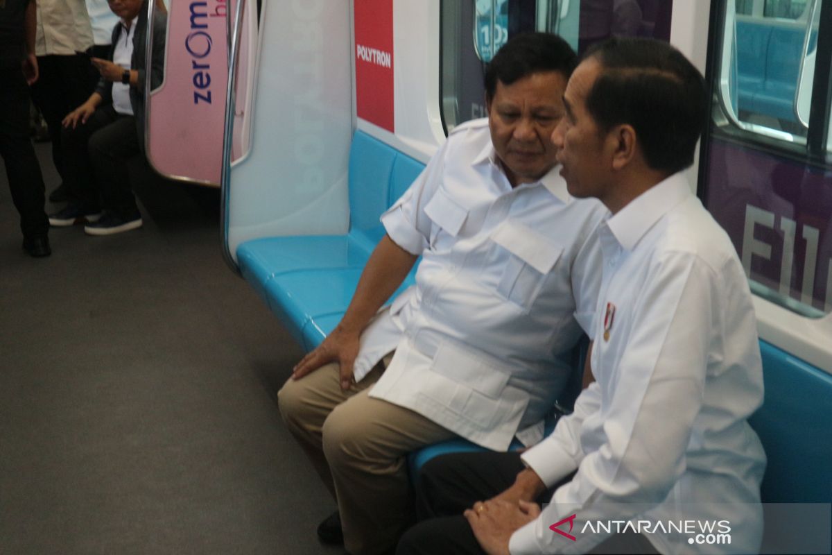 Jokowi dan Prabowo naik kereta MRT bersama