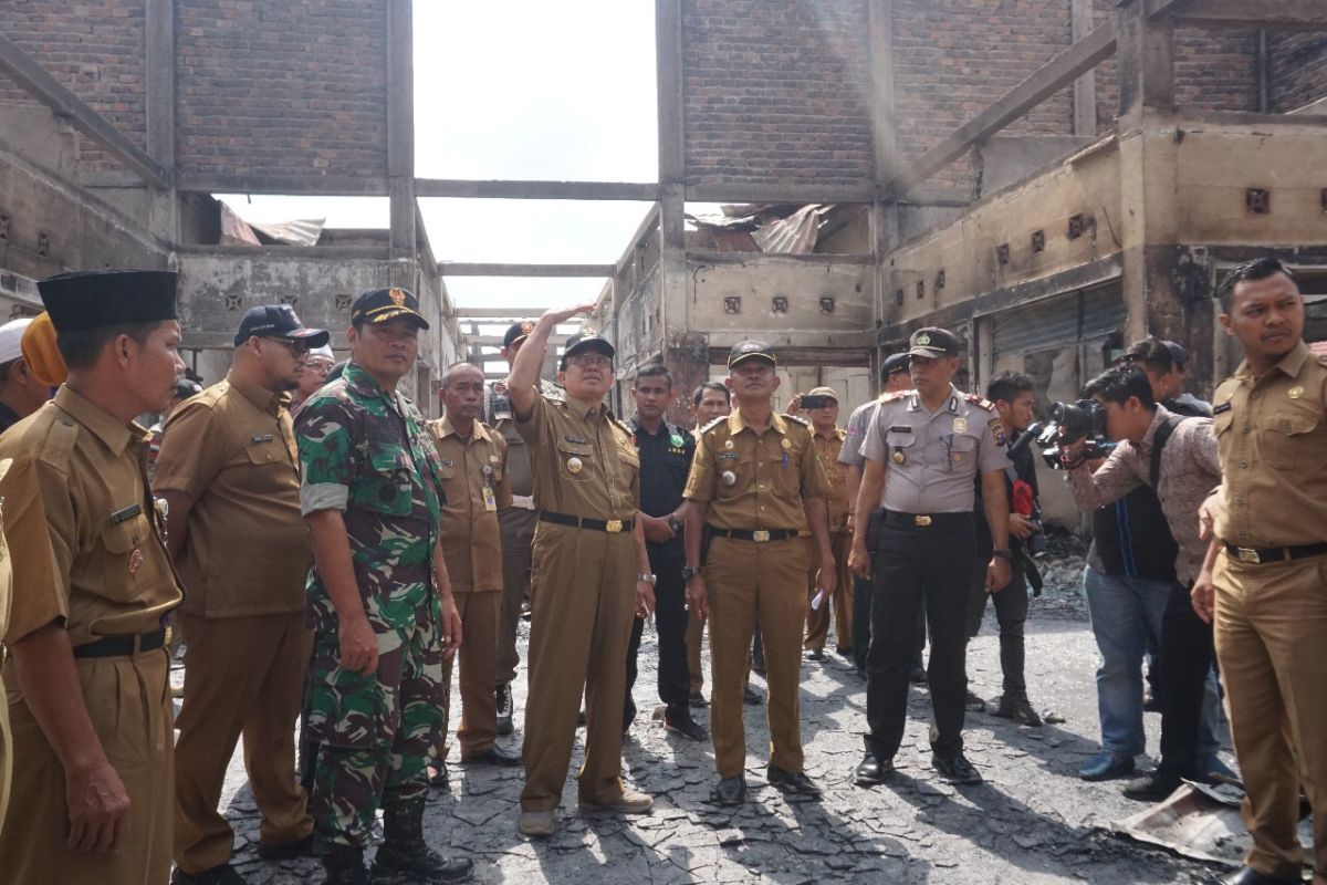 Tinjau lokasi kebakaran Pasar Sungai Salak, Bupati imbau masyarakat selalu waspada