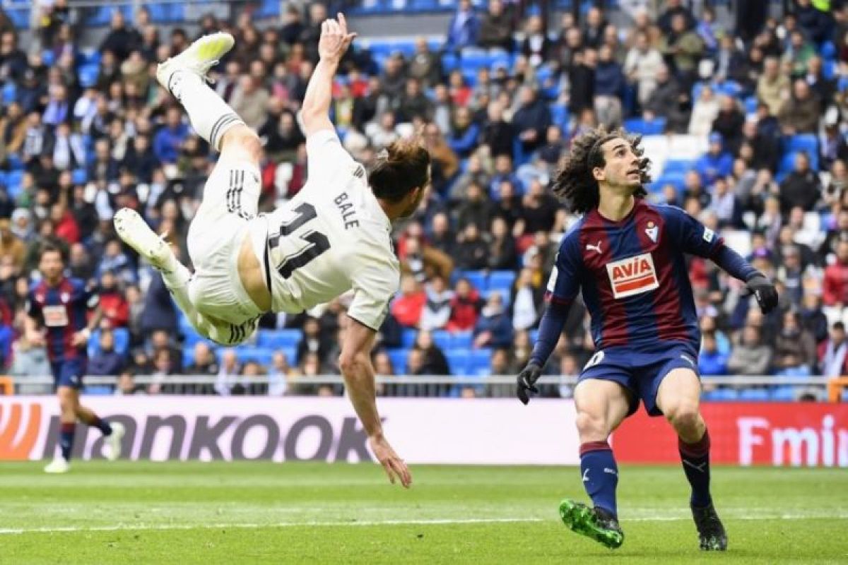 Barca kontrak lagi usia muda Cucurella dari Eibar