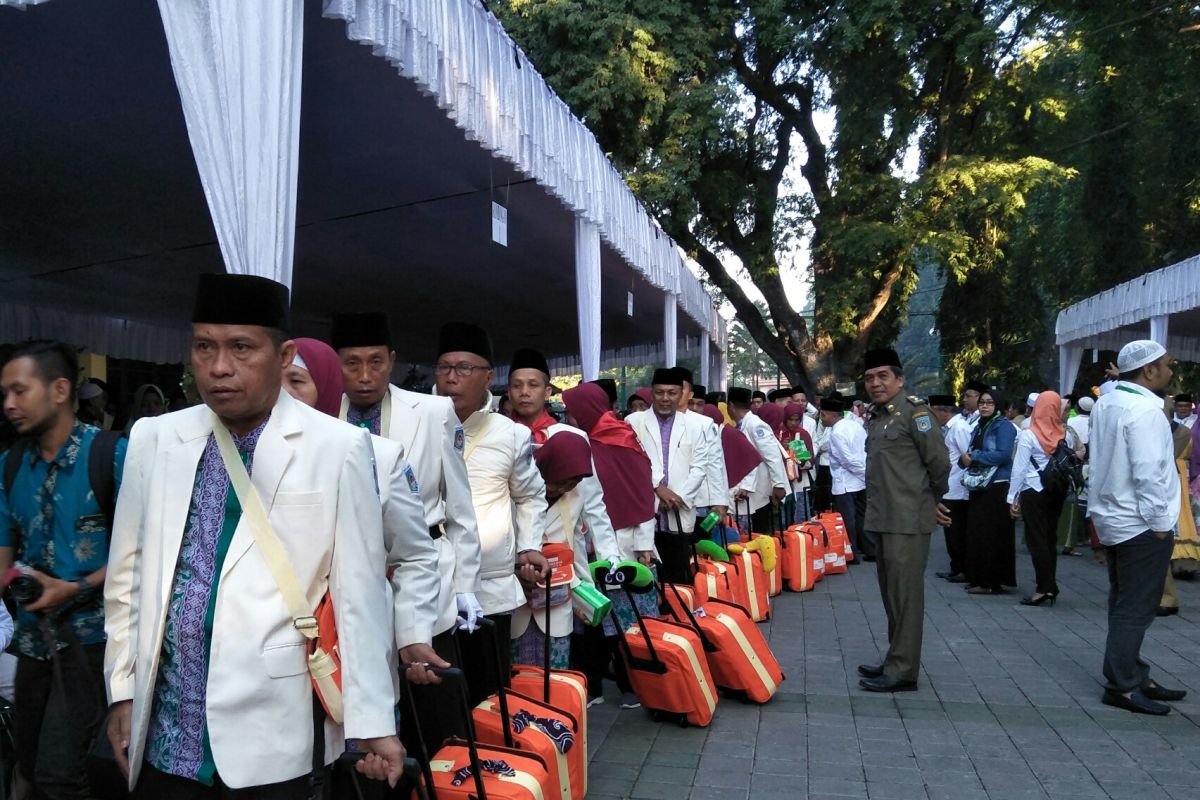 JCH kloter tiga Mataram bergerak ke Mekkah