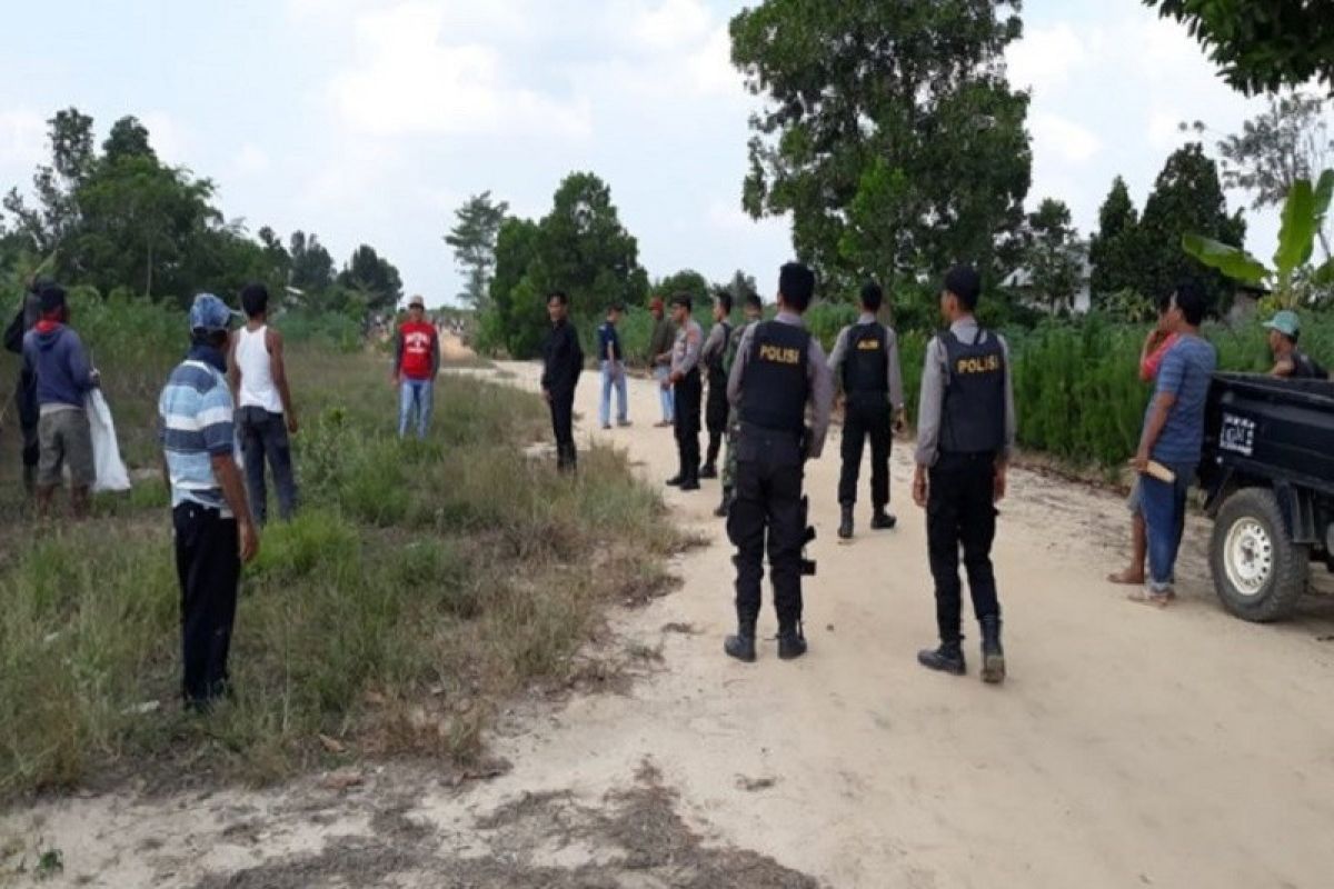 Korban tewas bentrok antarwarga telah dibawa oleh keluarganya untuk dimakamkan