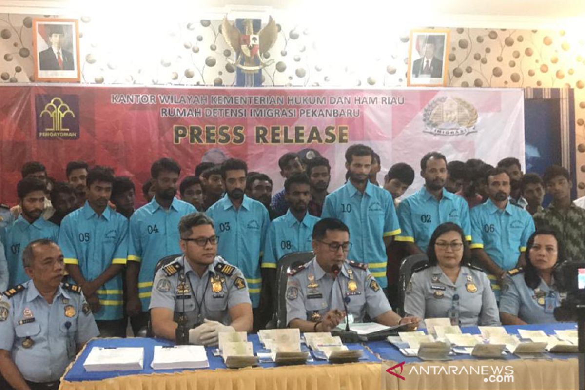 35 WNA Bangladesh bermasalah ditahan di Rudenim Pekanbaru