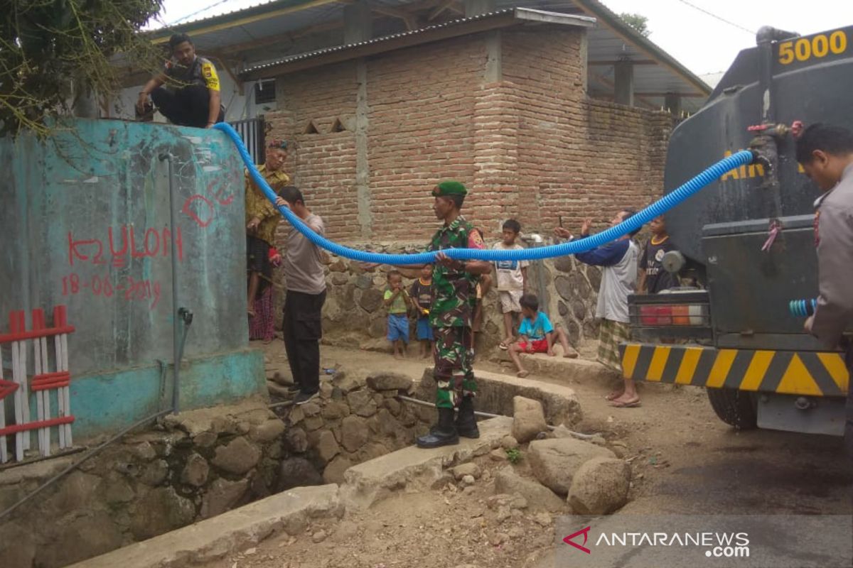 Warga kekurangan air bersih, Polres Bima turun tangan membantu