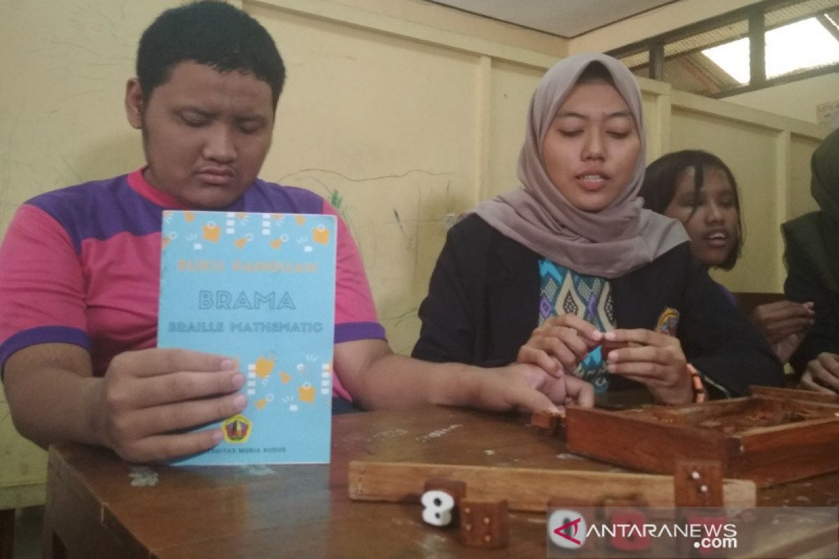 Mahasiswa UMK ciptakan alat belajar Braille Matematika (VIDEO)