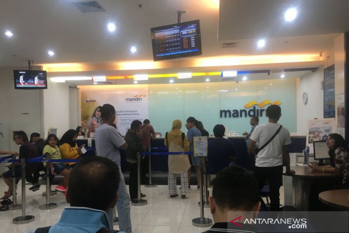 Bank Mandiri diminta segera melapor ke OJK terkait kerusakan sistem