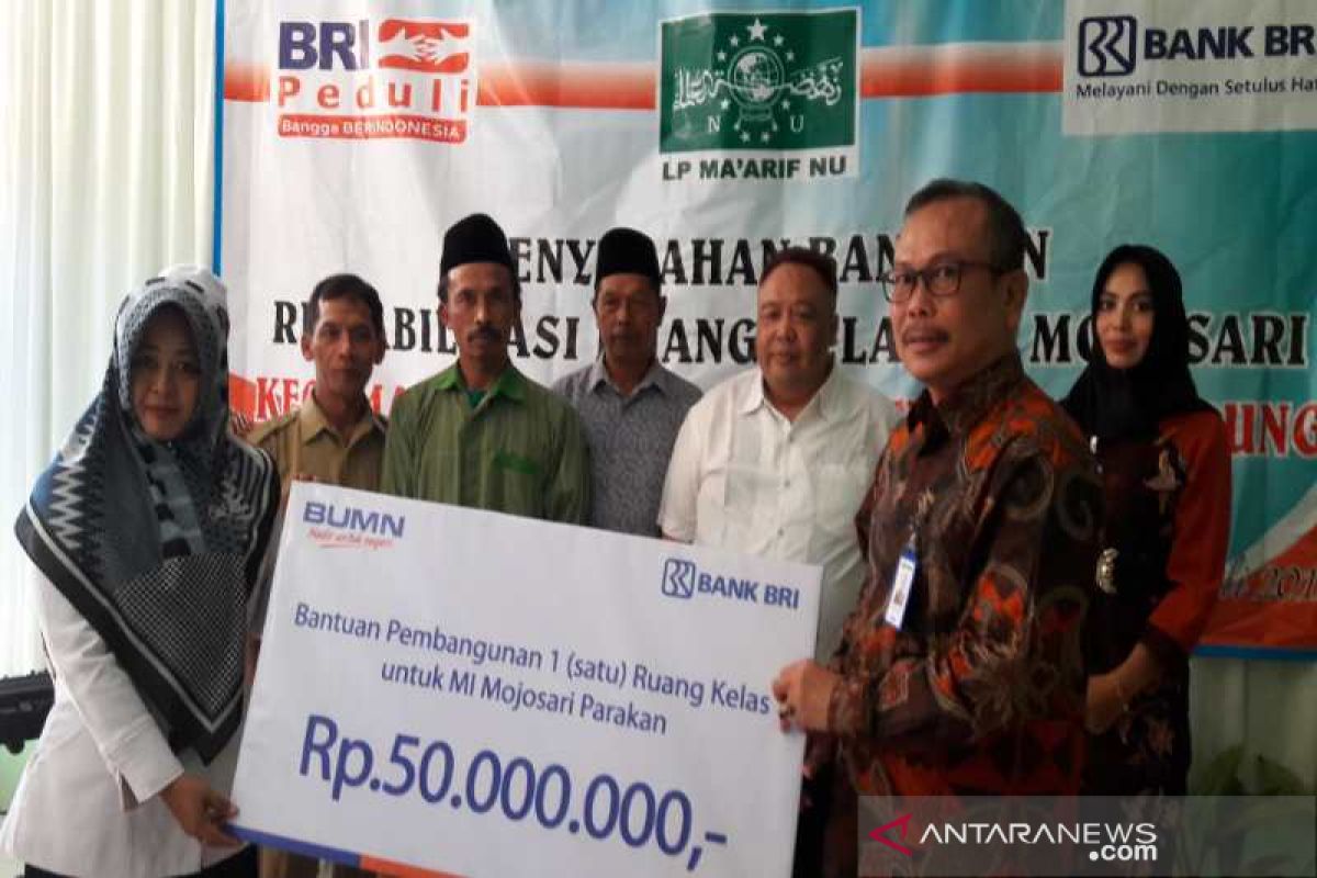 BRI bantu renovasi ruang kelas MI Mojosari Temanggung