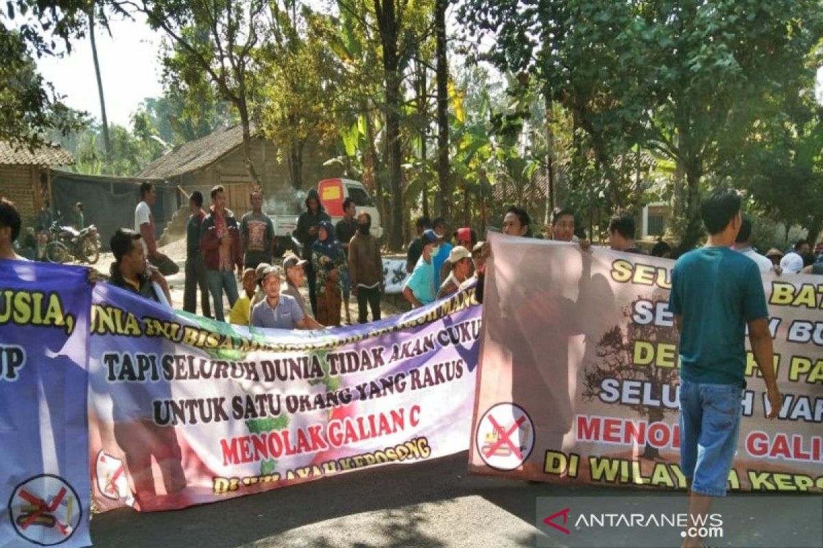 Merusak lingkungan, warga Boyolali tuntut penghentian penambangan galian C