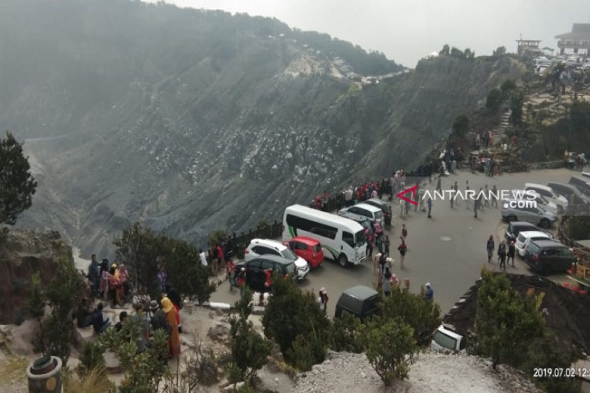 Gunung Tangkuban Perahu kembali meletus pada Kamis malam