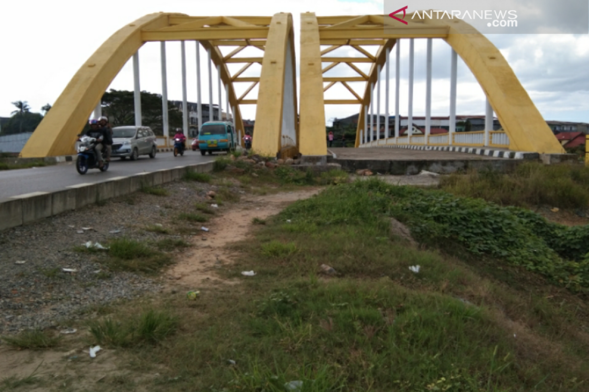 Jembatan pasar baru Kendari belum berfungsi total terhambat pembebasan tanah