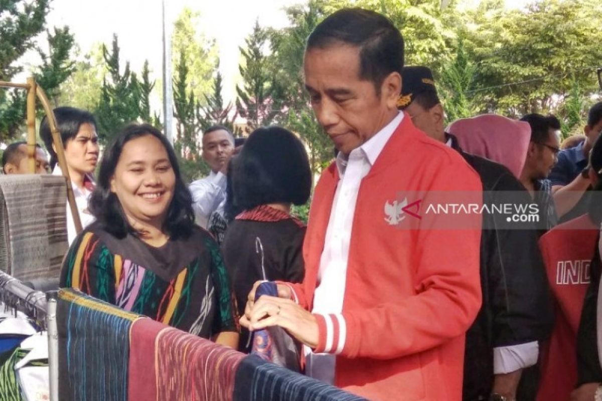 Jokowi beli jaket tenun ulos Batak jenis Sibolang Rasta seharga Rp2,5 juta