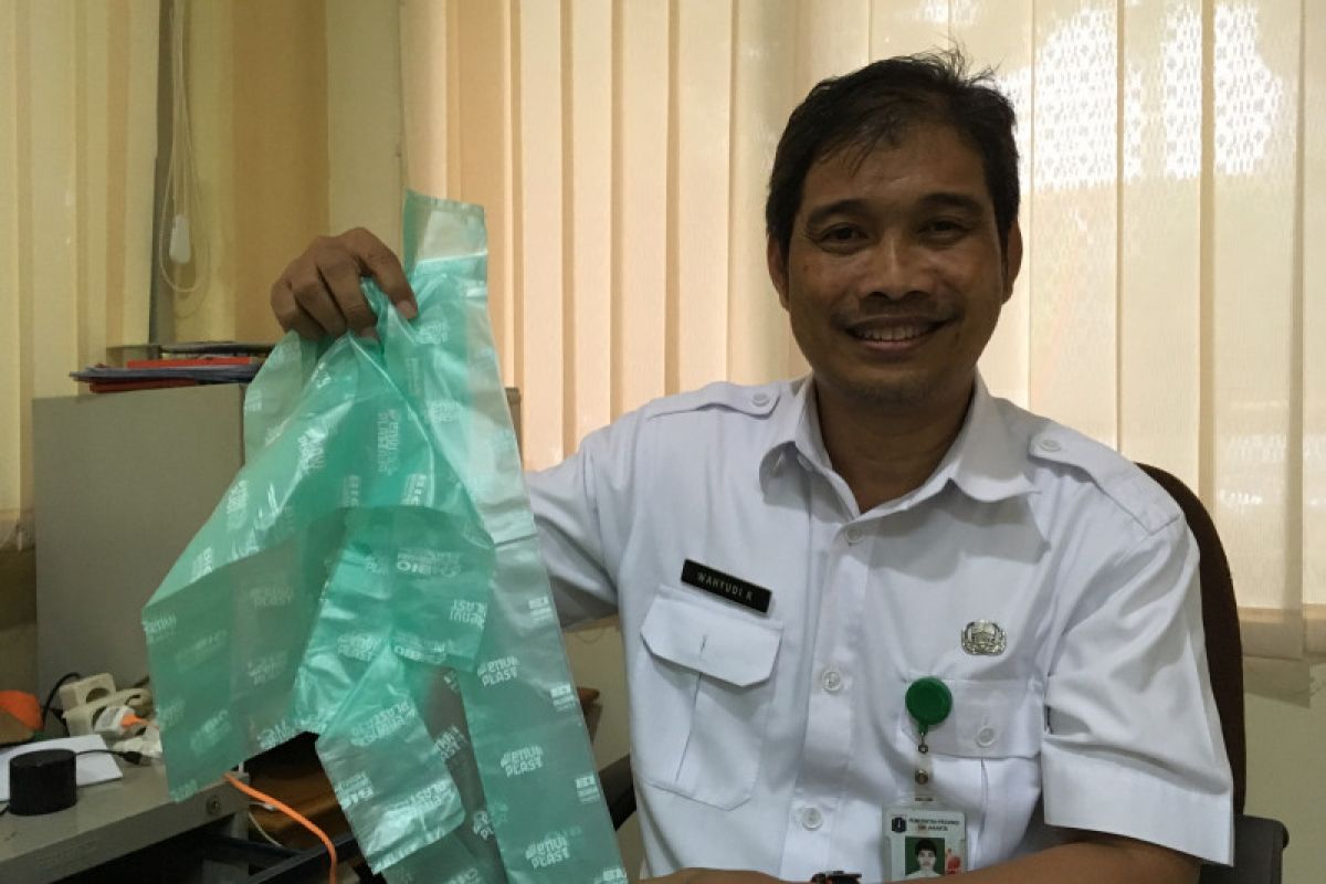 Plastik singkong bisa jadi alternatif wadah daging kurban