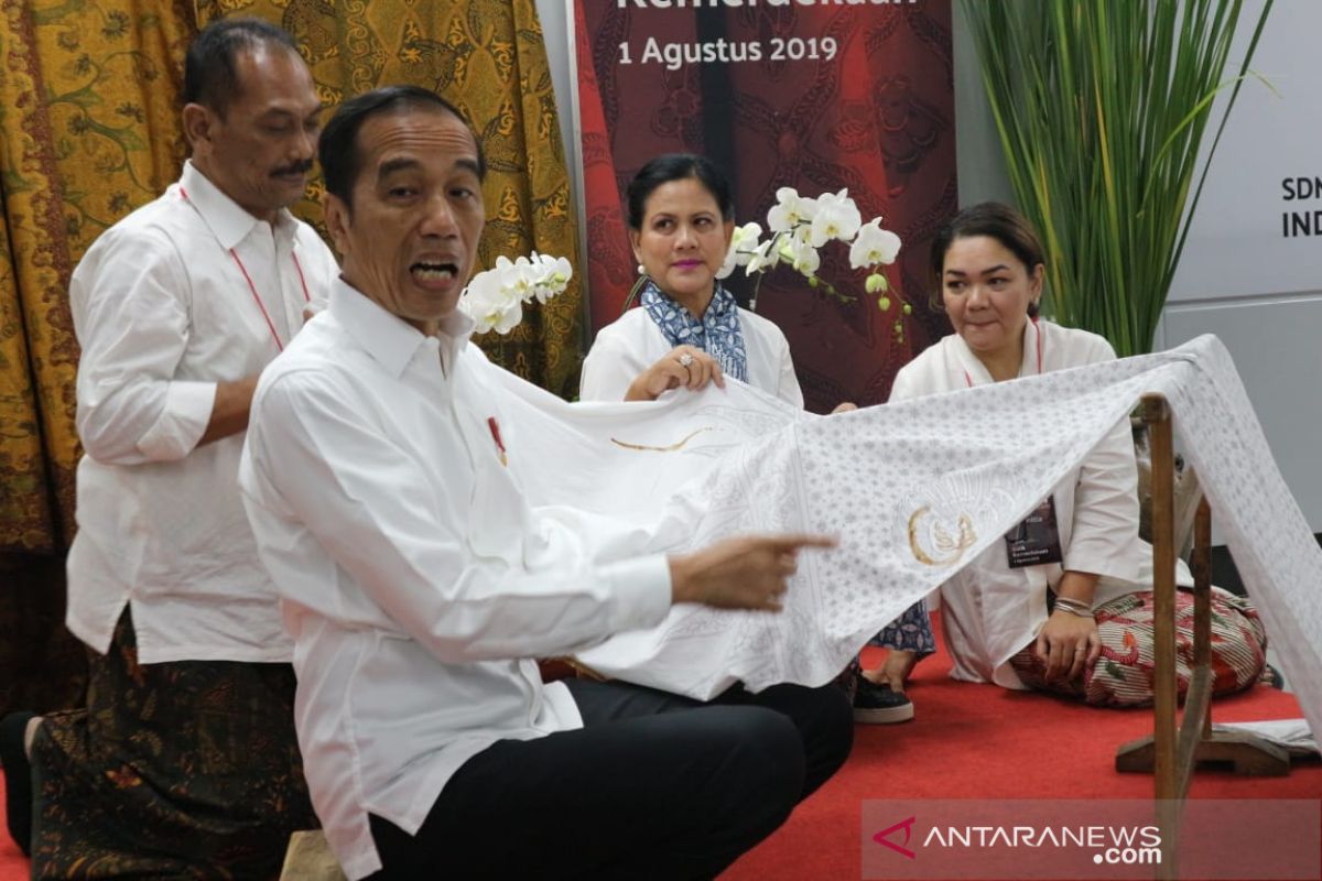 Presiden meminta pengguna kendaraan listrik untuk atasi polusi Jakarta