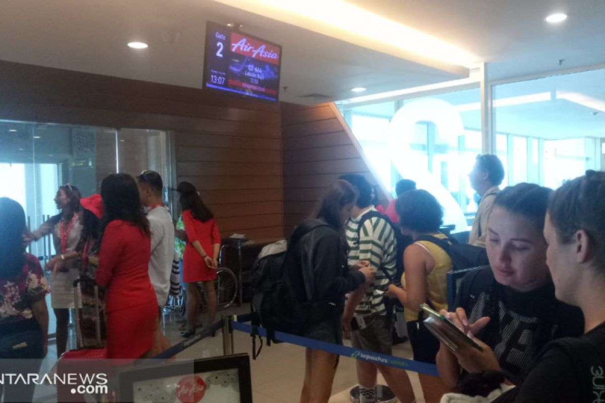 Pemkab Manggarai Barat memberi apresiasi khusus kepada Air Asia