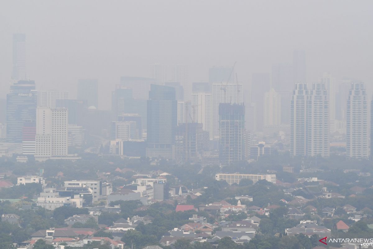 Kualitas udara Jakarta pagi ini tidak sehat untuk kelompok sensitif