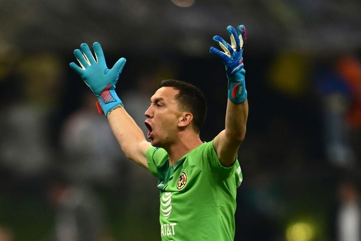 Marchesin isi posisi Casillas di Porto