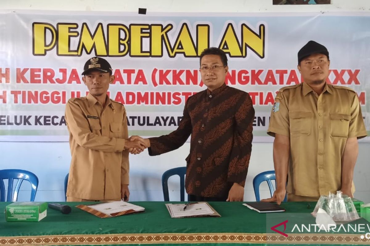 Mahasiswa STIA Mataram membantu pengembangan Desa Wisata Senteluk