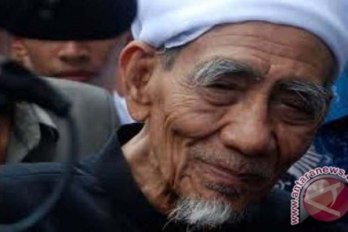 Santri diminta teladani Mbah Moen tangkal gerakan radikal