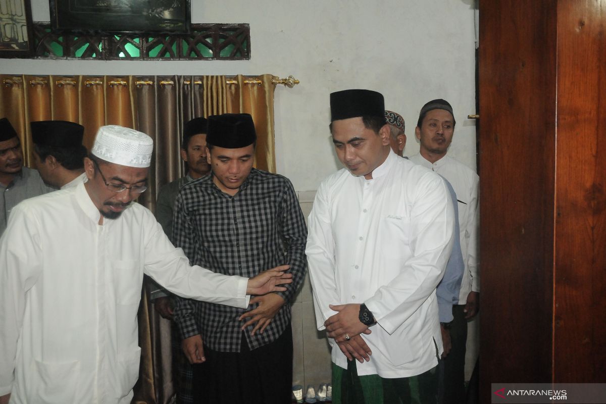 Putra Mbah Moen ingin pertemuan dengan Habib Rizieq tidak dipolitisasi