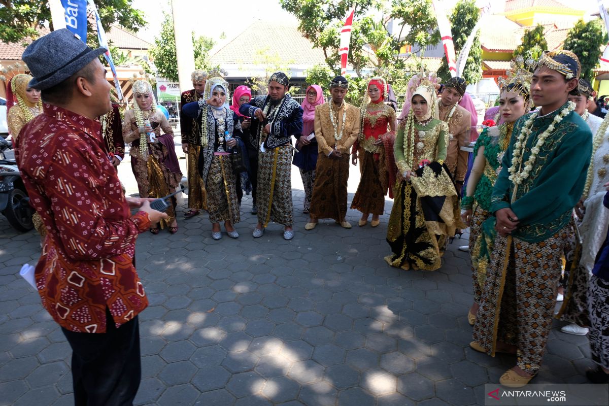 Dipersulit nikah, Masyarakat Simalidu Dharmasraya datangi kantor wali nagari