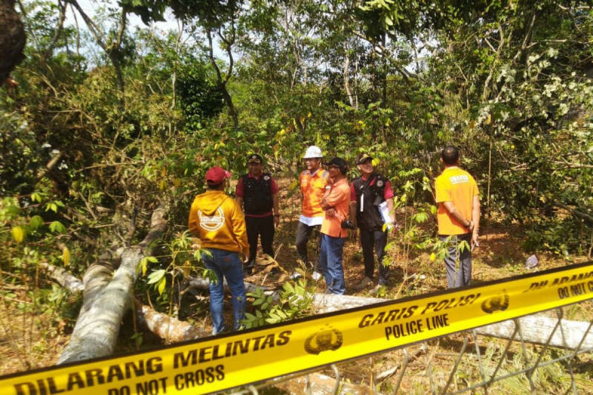 Labfor Mabes Polri cek lokasi ledakan SUTET di Gunungpati