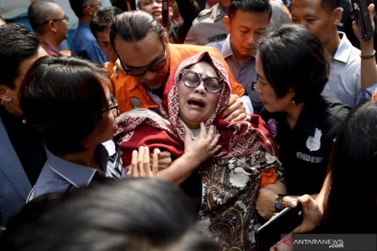 Artis Nunung dan suami jalani sidang perdana hari ini