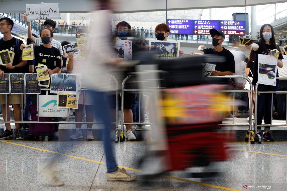 Ribuan orang kembali berunjuk rasa di Hong Kong