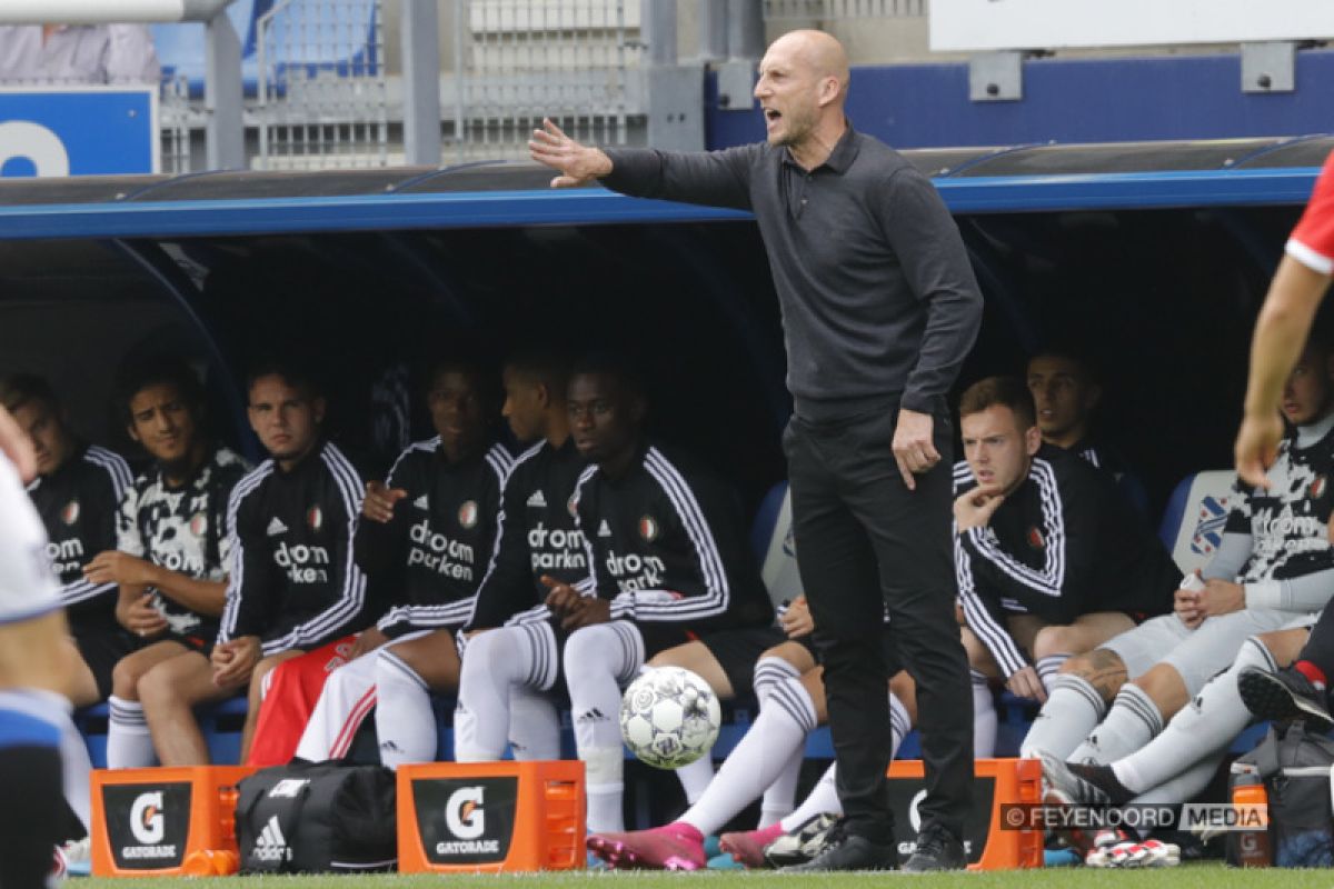 Feyenoord masih tertatih di bawah Stam, cuma imbang lawan Heerenveen