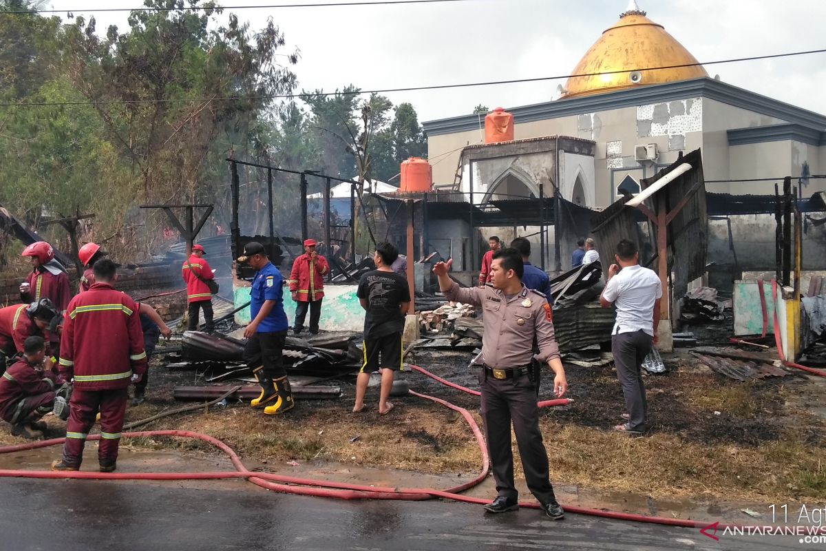 Tiga rumah dilalap si jago merah, saat warga potong hewan kurban