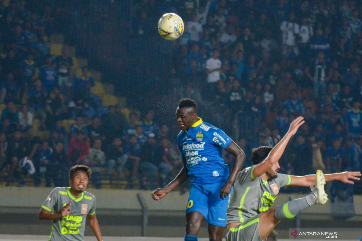 Pelatih Persib katakan Ezechiel tak turun lawan Bhayangkara karena belum fit