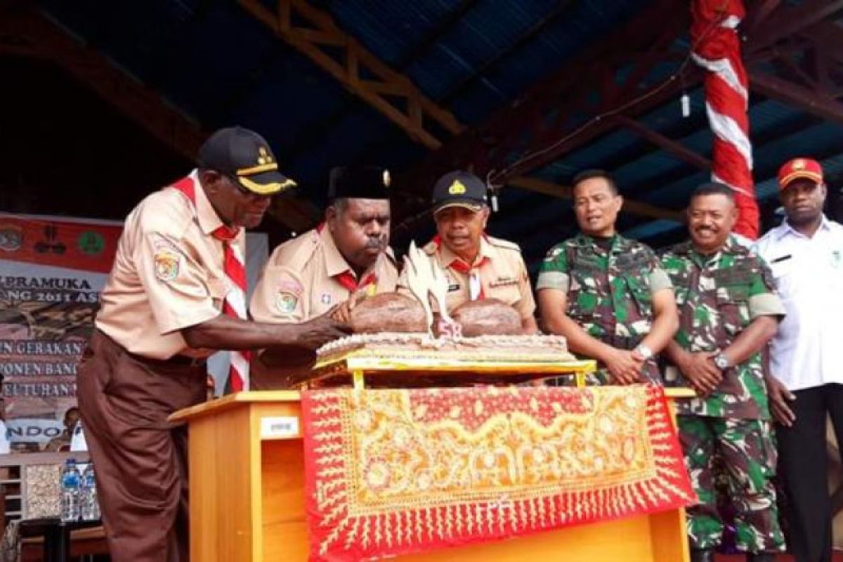 Bupati Asmat pimpin upacara Hari Pramuka di Agats