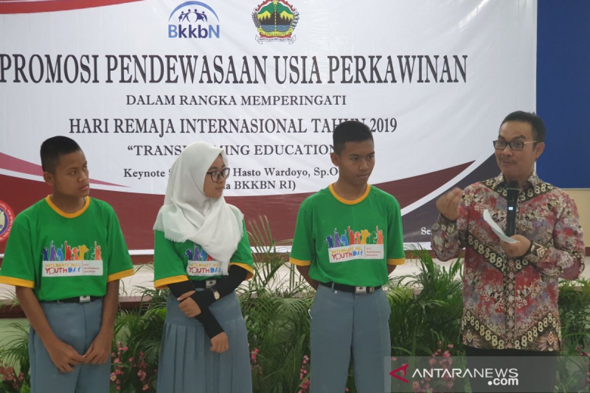 Kepala BKKBN ingatkan bahaya kawin pada usia muda