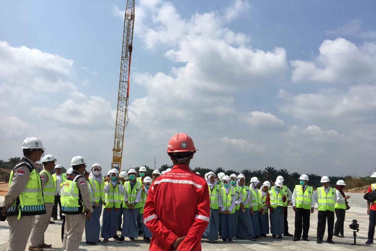 VIDEO - Peserta SMN Yogyakarta saksikan pembangunan Jalan Tol Pekanbaru-Dumai