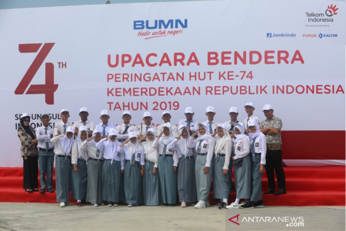 Peserta SMN Kepri tetap khidmat ikuti upacara meski diguyur hujan